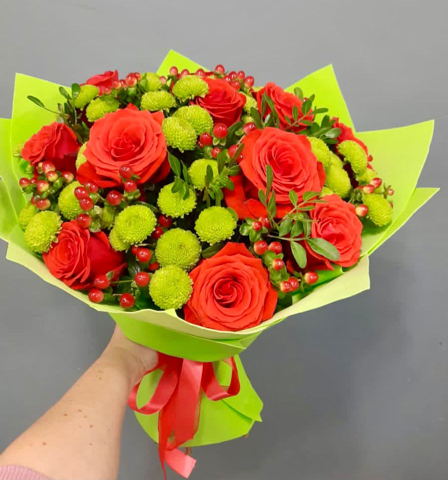 Букет цветов из: Хризантемы и Розы в Поселок дома отдыха Успенское