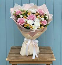 Букет цветов из:  Гвоздики, Орхидеи и Розы в Поселок дома отдыха Успенское