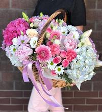 Композиция солнечный день в Поселок дома отдыха Успенское Цветочная композиция из Розы, Хризантемы, Пионы и Лизиантусы в корзине в Поселок дома отдыха Успенское