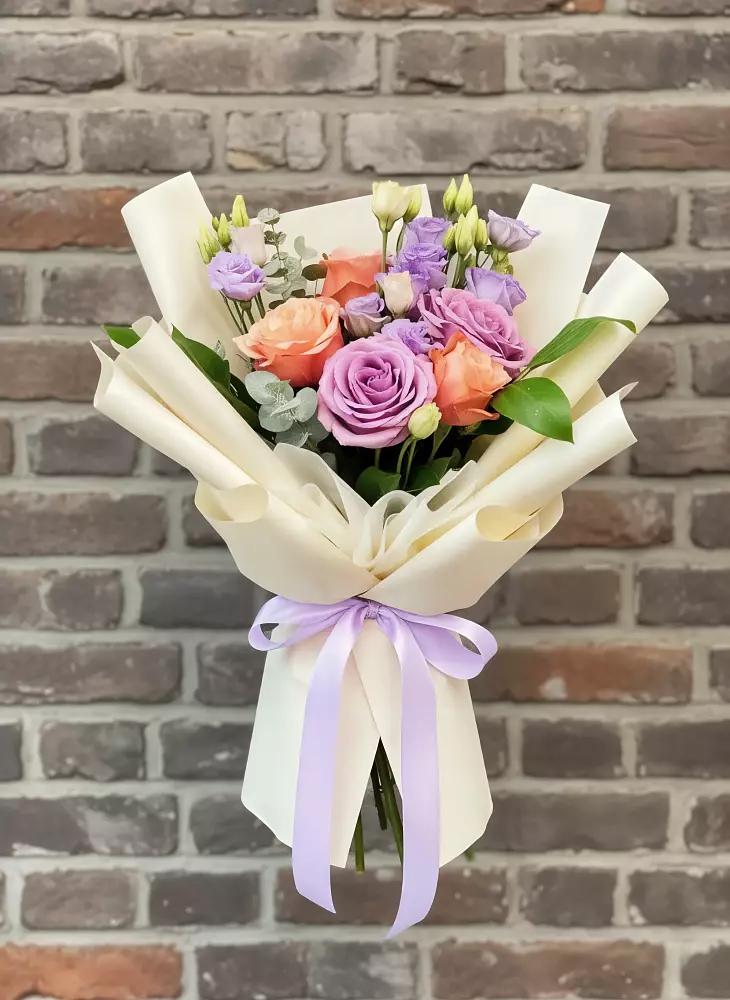 Букет цветов из: Лизиантусы и Розы в Поселок дома отдыха Успенское