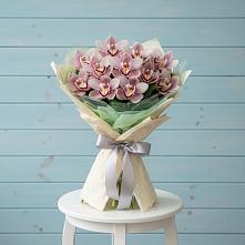 Букет цветов из:  Орхидеи и Розы #REPLACE_PRED# Поселок дома отдыха Успенское