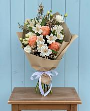 Букет цветов из:  Альстромерии, Лизиантусы, Розы и Хризантемы в Поселок дома отдыха Успенское