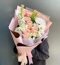 Букет цветов из:  Хризантемы и Розы в Поселок дома отдыха Успенское