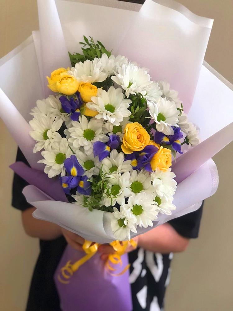 Букет цветов из: Ирисы, Хризантемы и Розы в Поселок дома отдыха Успенское