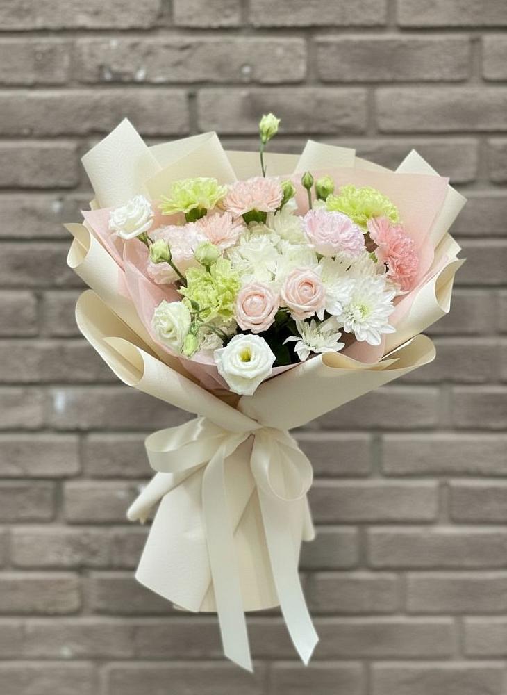 Букет цветов из: Гвоздики, Розы, Лизиантусы и Хризантемы в Поселок дома отдыха Успенское