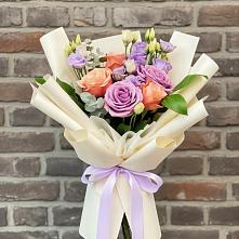 Букет цветов из:  Лизиантусы и Розы в Поселок дома отдыха Успенское