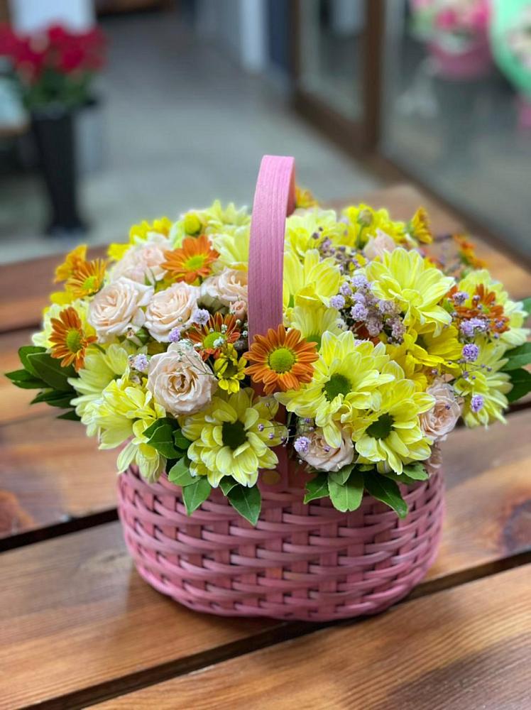 Цветочная композиция из Хризантемы и Розы в корзине в Поселок дома отдыха Успенское