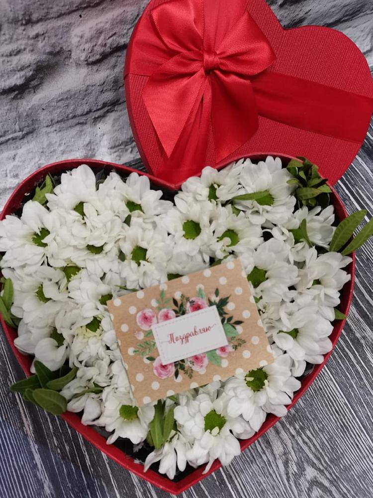 Цветочная композиция из Хризантемы в виде сердца в Поселок дома отдыха Успенское