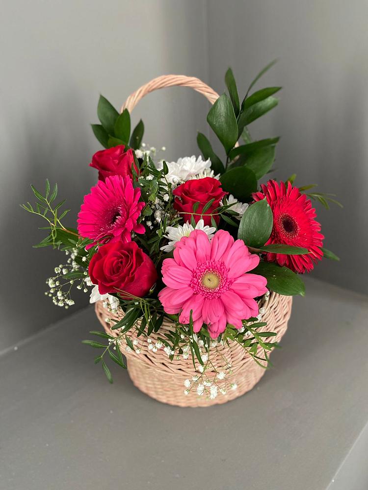 Цветочная композиция из Розы, Хризантемы и Герберы в корзине в Поселок дома отдыха Успенское